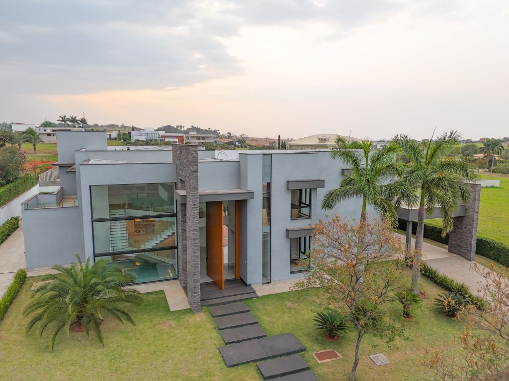 Vista aérea da casa de alto padrão no condomínio Fazenda Alvorada Vista aérea da casa de alto padrão no condomínio Fazenda Alvorada